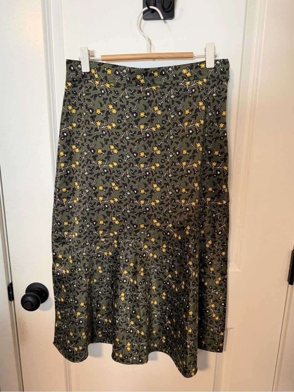 Anne Taylor factory Floral Midi Skirt in Olive with Yellow Accents size 0